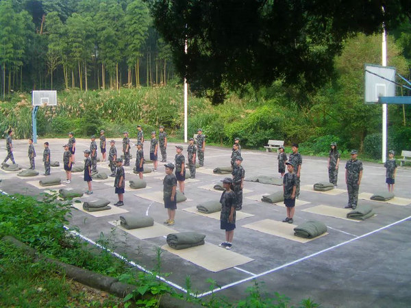 学校、企事业单位军事特训